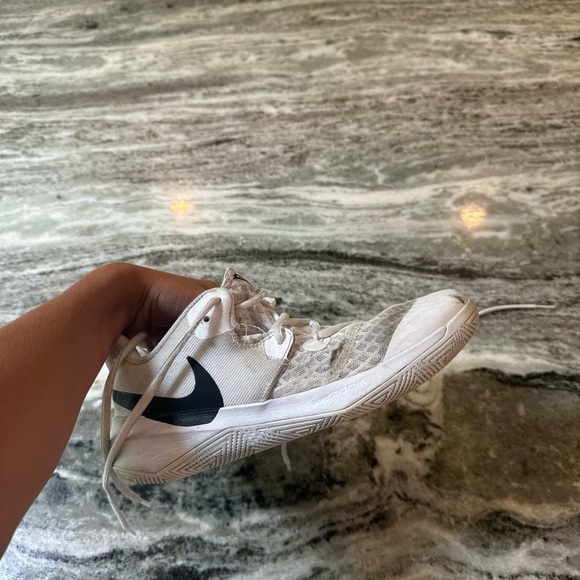 Nike White and Black Athletic Shoes - Picture 1 of 7